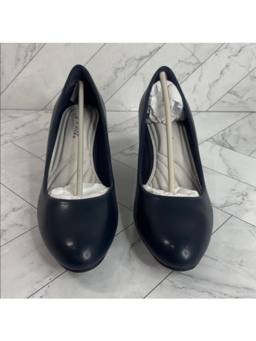 NWT Easy Street Womens Fabulous Navy Faux Leather Heeled Pumps Shoes 9.5M - Picture 3 of 9